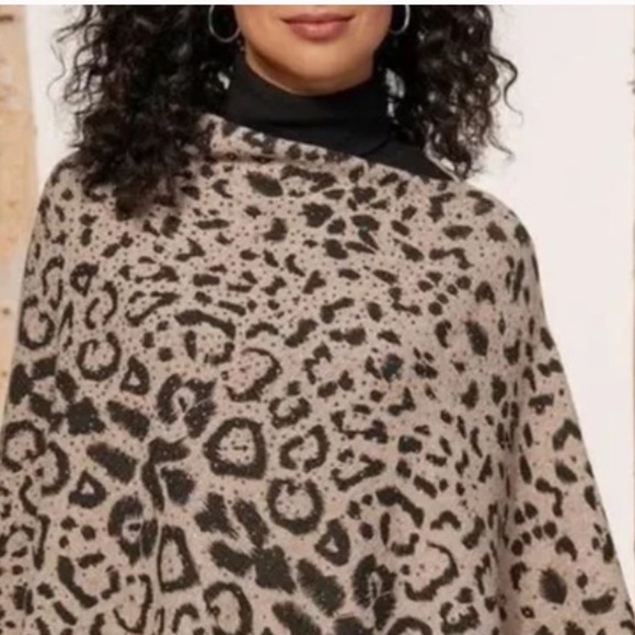 Soft Surroundings Animal Instincts Zebra Silver Studded Poncho Cape OS NWOT - Picture 2 of 6